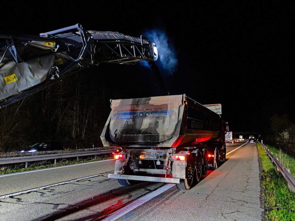 Immer viel zu tun gibt es auf den deutschen Autobahnen. Zu jeder Jahreszeit geben die Mitarbeiter der Autobahnmeisterei Freiburg-Hochdorf alles, um die A 5 zwischen Schutterwald und Neuenburg-Griheim fr den Verkehr sicherer zu machen.