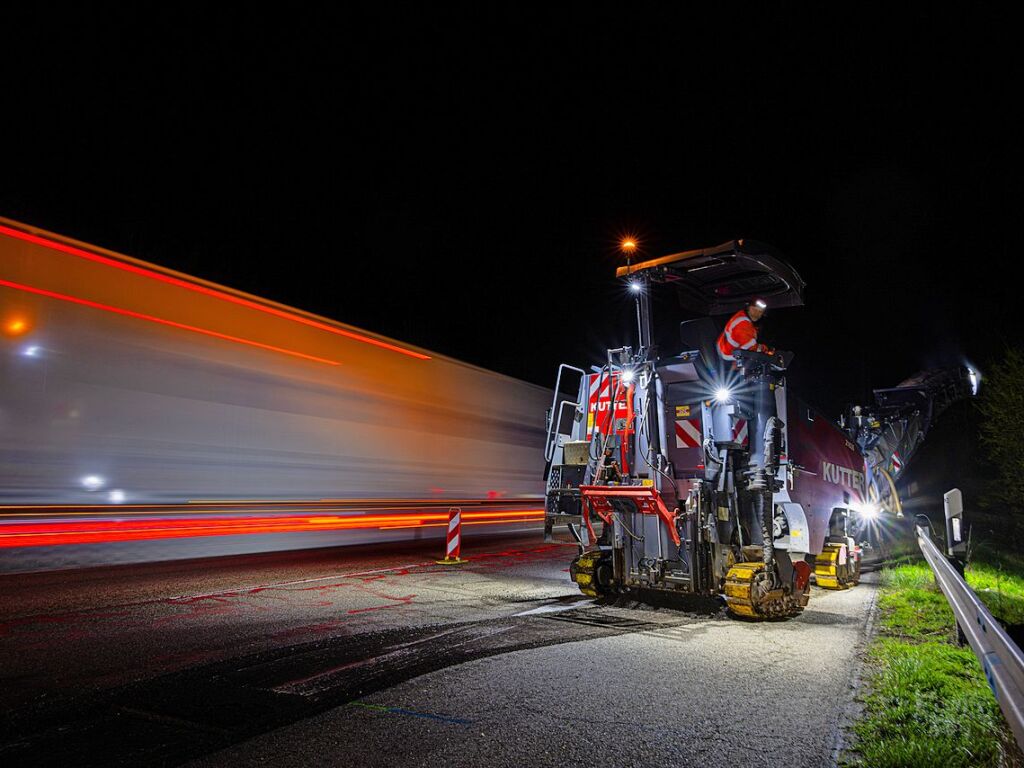 Immer viel zu tun gibt es auf den deutschen Autobahnen. Zu jeder Jahreszeit geben die Mitarbeiter der Autobahnmeisterei Freiburg-Hochdorf alles, um die A 5 zwischen Schutterwald und Neuenburg-Griheim fr den Verkehr sicherer zu machen.