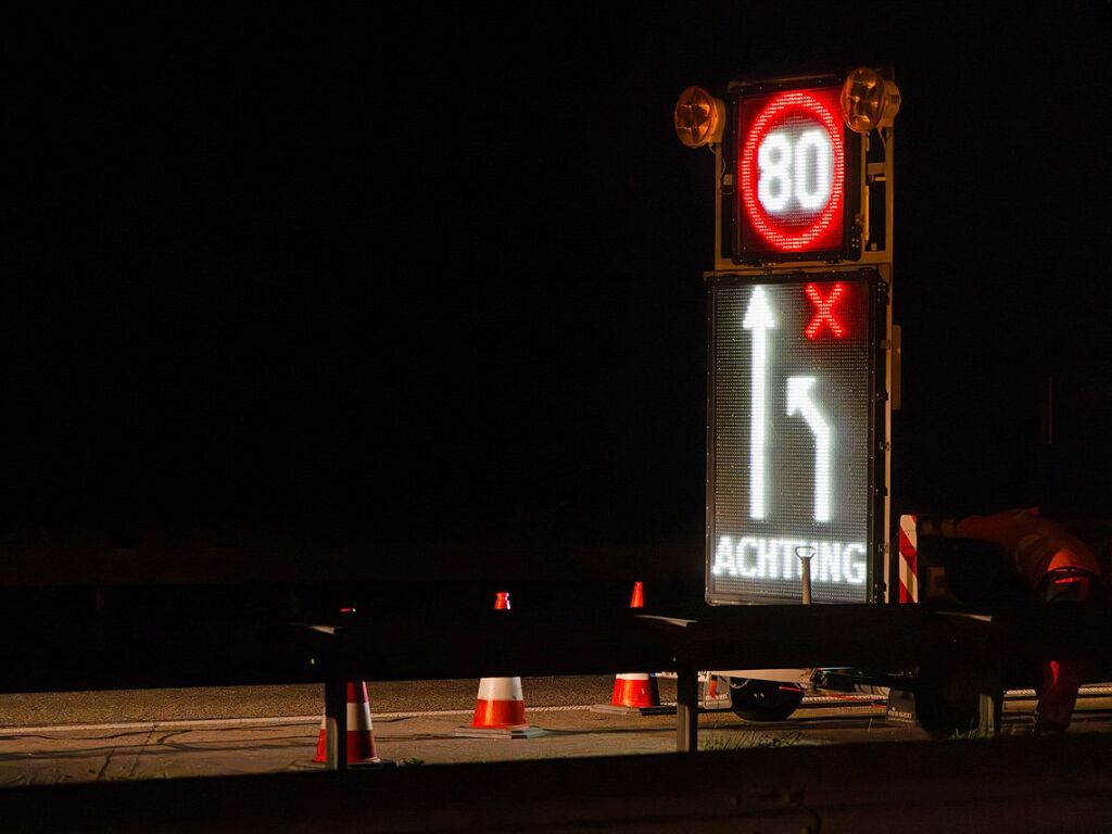 Immer viel zu tun gibt es auf den deutschen Autobahnen. Zu jeder Jahreszeit geben die Mitarbeiter der Autobahnmeisterei Freiburg-Hochdorf alles, um die A 5 zwischen Schutterwald und Neuenburg-Griheim fr den Verkehr sicherer zu machen.