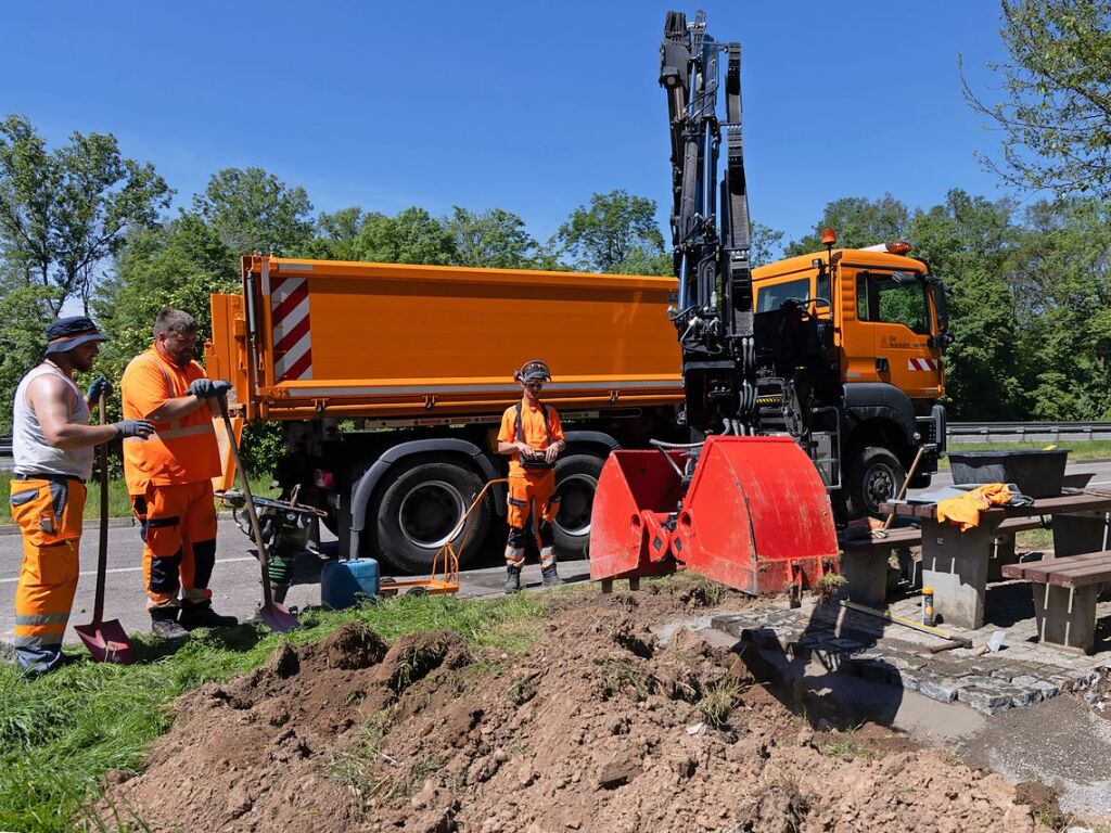 Immer viel zu tun gibt es auf den deutschen Autobahnen. Zu jeder Jahreszeit geben die Mitarbeiter der Autobahnmeisterei Freiburg-Hochdorf alles, um die A 5 zwischen Schutterwald und Neuenburg-Griheim fr den Verkehr sicherer zu machen.