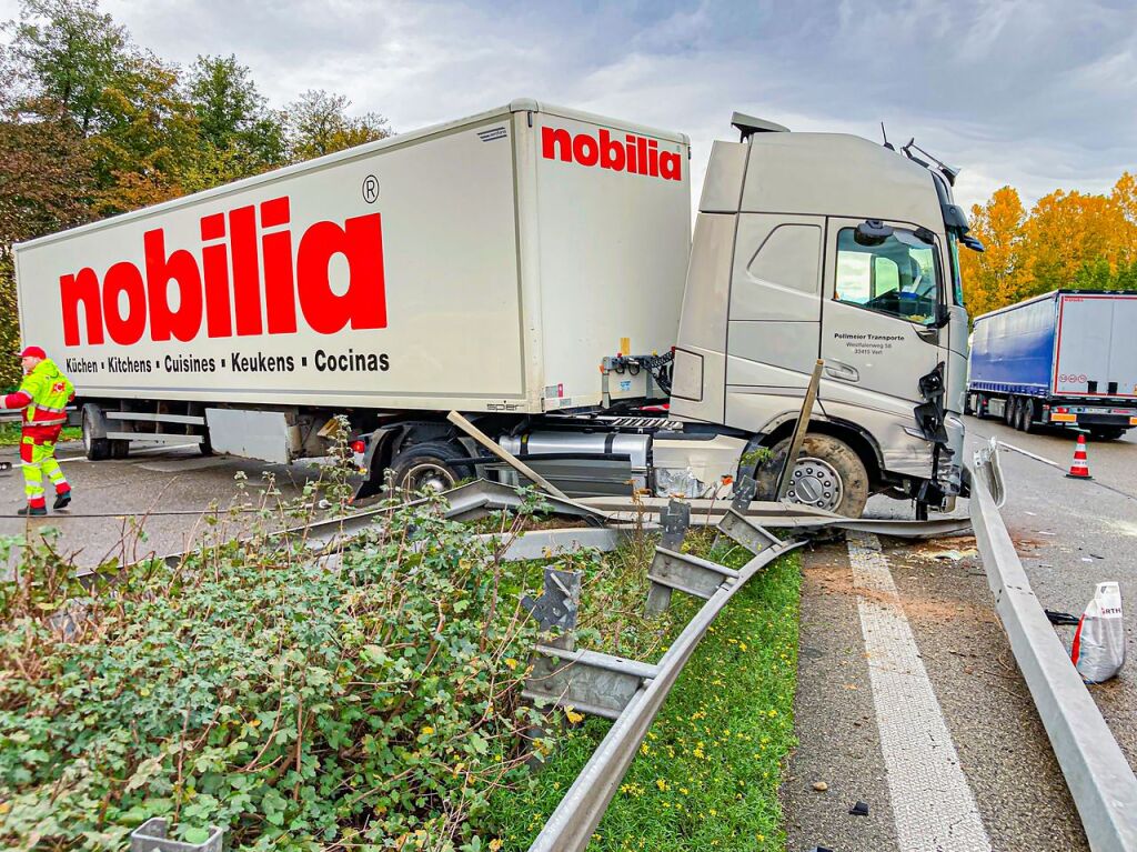 Immer viel zu tun gibt es auf den deutschen Autobahnen. Zu jeder Jahreszeit geben die Mitarbeiter der Autobahnmeisterei Freiburg-Hochdorf alles, um die A 5 zwischen Schutterwald und Neuenburg-Griheim fr den Verkehr sicherer zu machen.