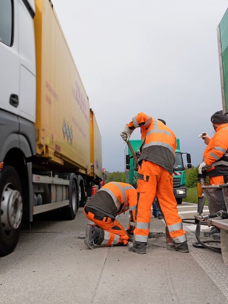 Immer viel zu tun gibt es auf den deutschen Autobahnen. Zu jeder Jahreszeit geben die Mitarbeiter der Autobahnmeisterei Freiburg-Hochdorf alles, um die A 5 zwischen Schutterwald und Neuenburg-Griheim fr den Verkehr sicherer zu machen.