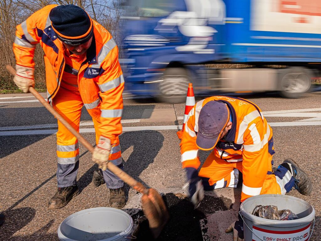 Immer viel zu tun gibt es auf den deutschen Autobahnen. Zu jeder Jahreszeit geben die Mitarbeiter der Autobahnmeisterei Freiburg-Hochdorf alles, um die A 5 zwischen Schutterwald und Neuenburg-Griheim fr den Verkehr sicherer zu machen.