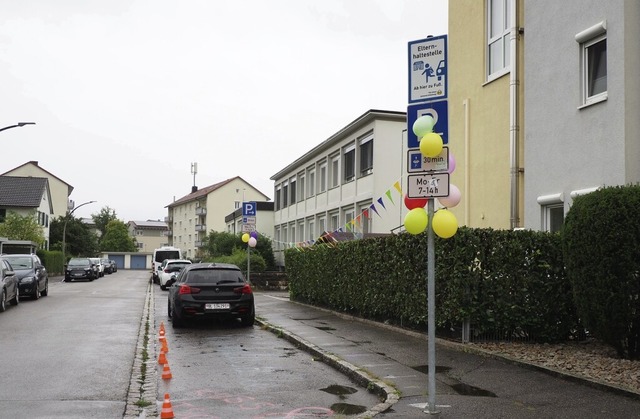 Eine der Elternhaltestellen, die in si... Tschamber-Schule eingerichtet wurden.  | Foto: Herbert Frey