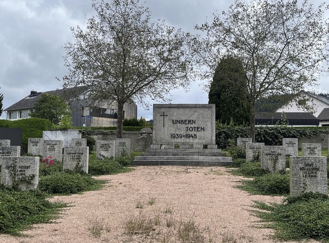 Grber auf dem alten Allmendfriedhof in Neustadt. Die meisten werden abgerumt.   | Foto: Lina Boegel