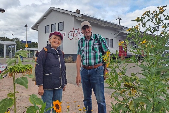 Sammeln  Kippen und anderen Unrat am H... Akzente: Brigitte und Gerhard Kiefer.  | Foto: Irene Matzarakis