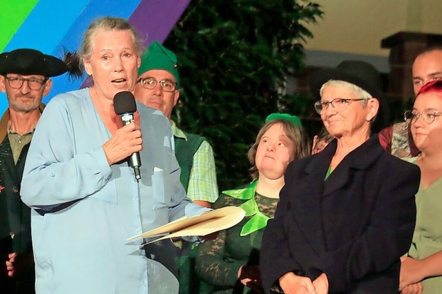 Gisela Griesbaum (rechts) ist stolz auf ihre Ehrung.  | Foto: Heidi Fel