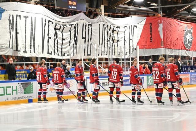 Fotos: Eishockeyfans zelebrieren mit groer Choreographie 40 Jahre EHC Freiburg