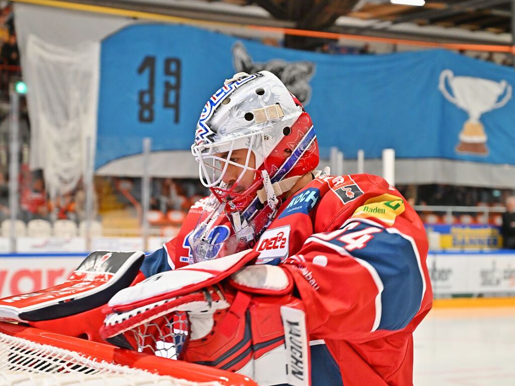 Die Fans feiern den EHC Freiburg fr 40 Jahre – und einen 3:1 Sieg gegen Bad Nauheim.