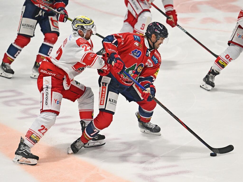 Die Fans feiern den EHC Freiburg fr 40 Jahre – und einen 3:1 Sieg gegen Bad Nauheim.