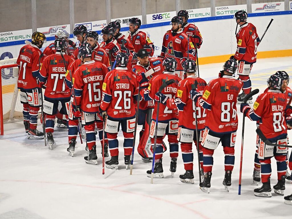 Die Fans feiern den EHC Freiburg fr 40 Jahre – und einen 3:1 Sieg gegen Bad Nauheim.