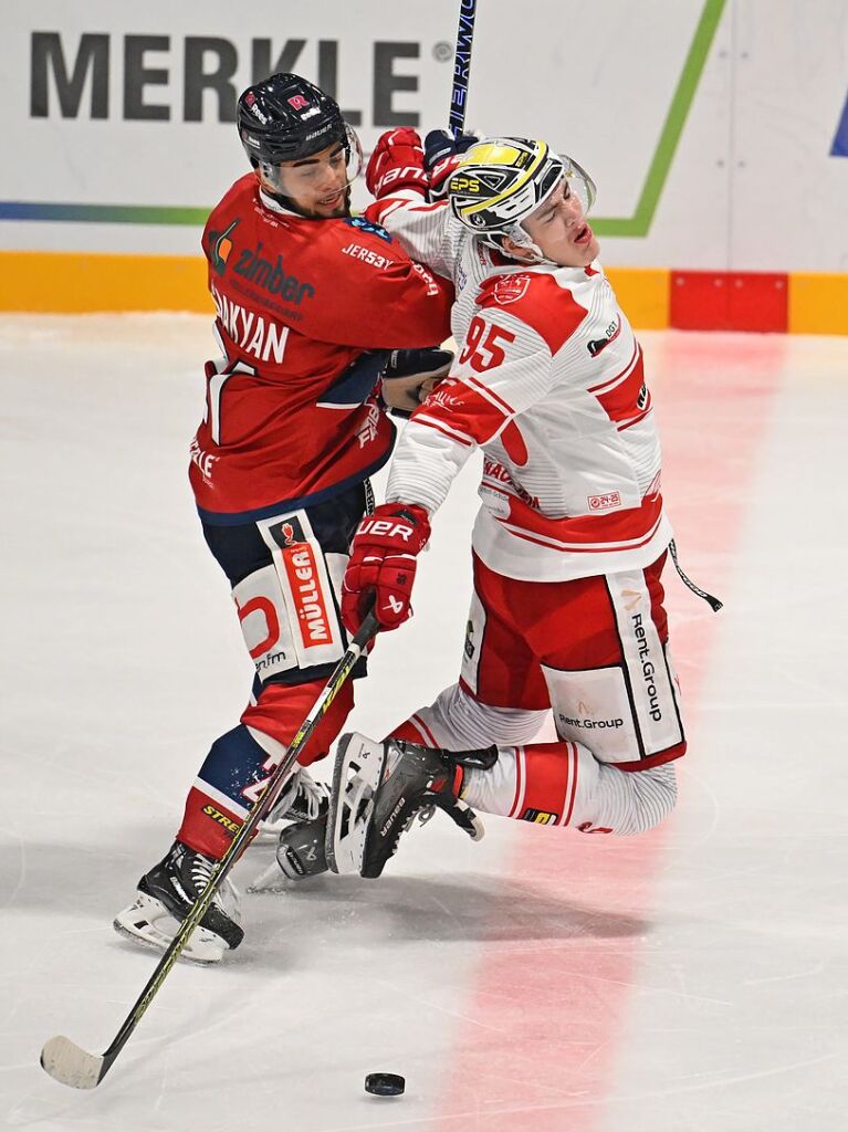 Die Fans feiern den EHC Freiburg fr 40 Jahre – und einen 3:1 Sieg gegen Bad Nauheim.