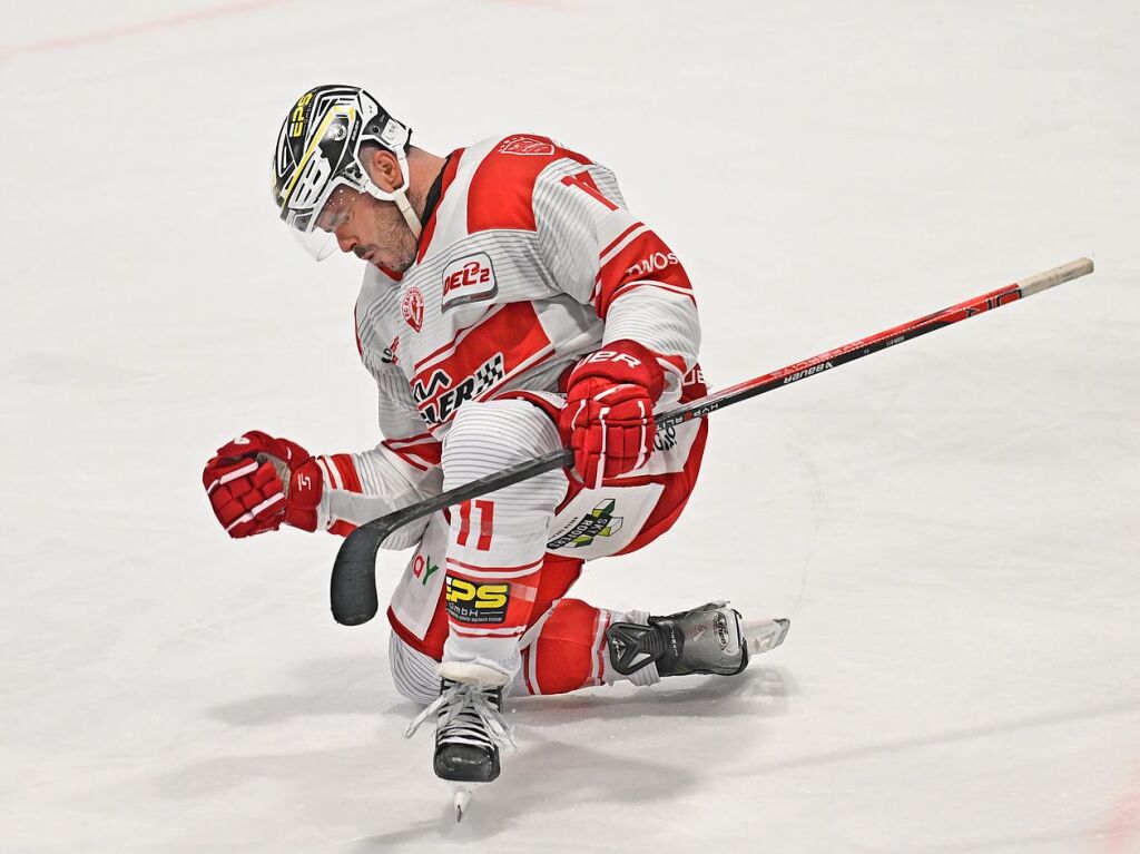 Die Fans feiern den EHC Freiburg fr 40 Jahre – und einen 3:1 Sieg gegen Bad Nauheim.