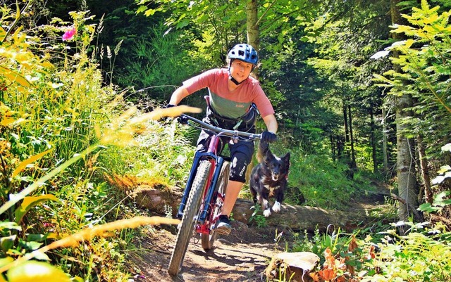 Leonie Engel hat oft ihren Hund dabei.... an diese Form von Ausflgen gewhnen.  | Foto: Leonie Engel