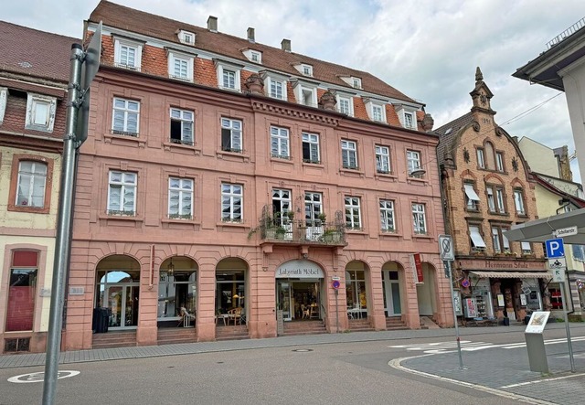 Im  Stoesser-Fischer-Haus in der Kaise...geschoss ein Mbelladen untergebracht.  | Foto: Walter Caroli