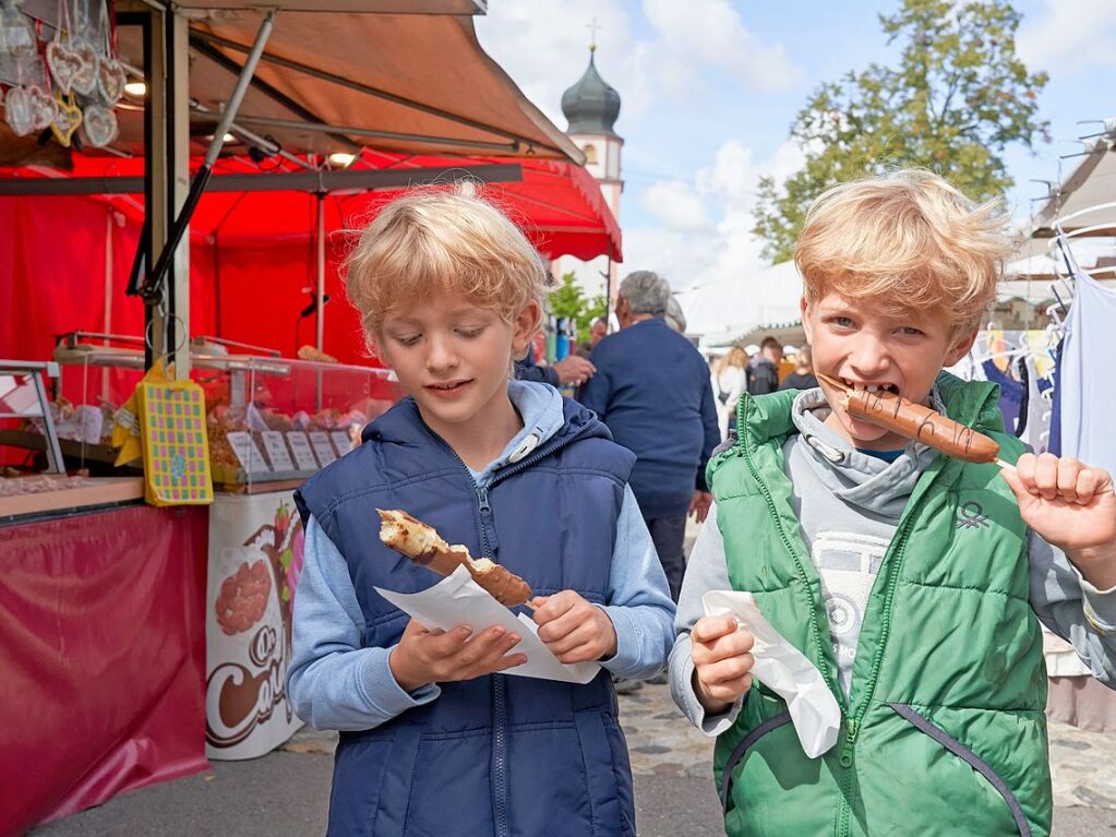 Eindrcke vom Wochenende, am Montag gibt es ab 15 Uhr den Seniorenmittag mit Kaffee und Kuchen, ab 18 Uhr spielen die Fidelen Breisgauer. Damit sich alle wohlfhlen, ist das halbe – oder eher ganze – Dorf auf den Beinen.