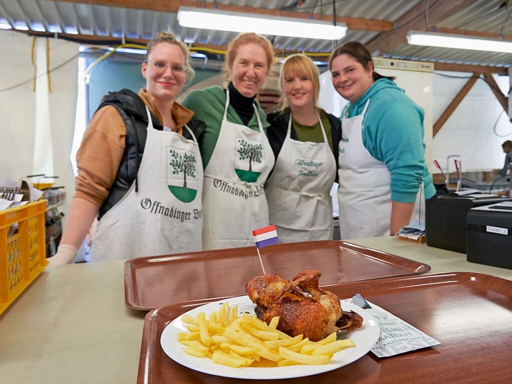 Eindrcke vom Wochenende, am Montag gibt es ab 15 Uhr den Seniorenmittag mit Kaffee und Kuchen, ab 18 Uhr spielen die Fidelen Breisgauer. Damit sich alle wohlfhlen, ist das halbe – oder eher ganze – Dorf auf den Beinen.