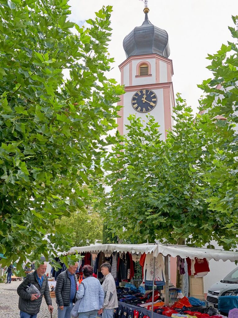 Eindrcke vom Wochenende, am Montag gibt es ab 15 Uhr den Seniorenmittag mit Kaffee und Kuchen, ab 18 Uhr spielen die Fidelen Breisgauer. Damit sich alle wohlfhlen, ist das halbe – oder eher ganze – Dorf auf den Beinen.