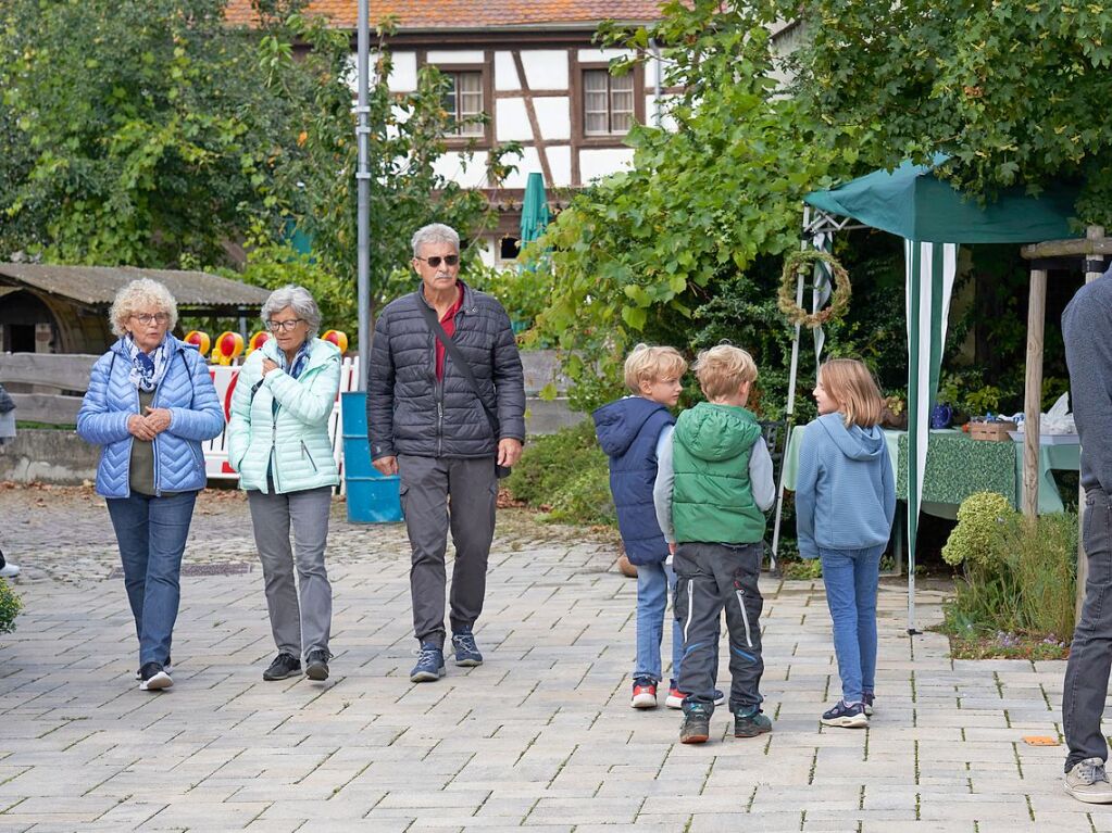 Eindrcke vom Wochenende, am Montag gibt es ab 15 Uhr den Seniorenmittag mit Kaffee und Kuchen, ab 18 Uhr spielen die Fidelen Breisgauer. Damit sich alle wohlfhlen, ist das halbe – oder eher ganze – Dorf auf den Beinen.