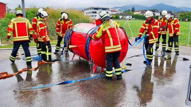 Flssigkeit luft an mehreren Stellen ... Ausbilder fr sie vorbereitet hatten.  | Foto: Heike Schwende