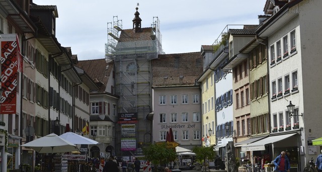 Am Unteren Tor ist die Fassade im unte...pitzt worden; sie wird  neu verputzt.   | Foto: Mller, Gregor