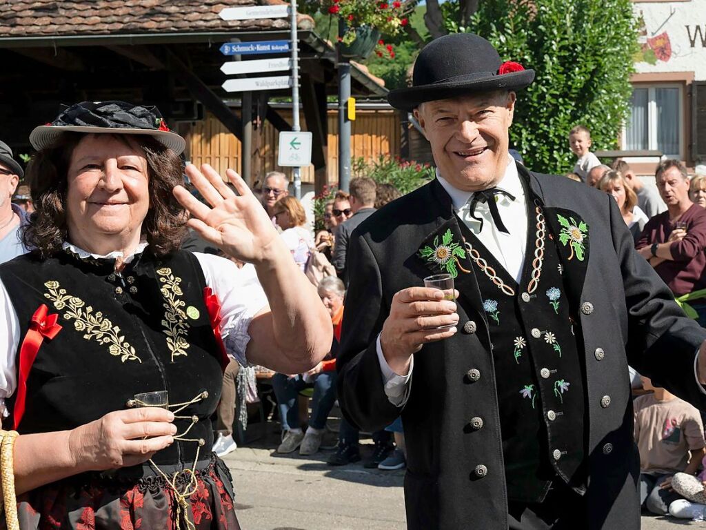 Aus der Schweiz angereist: die Trachtengruppe Nggenschwiel