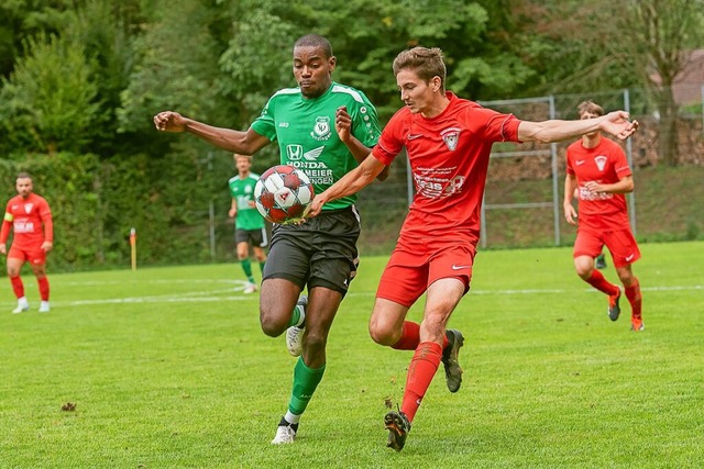 Der SV Ballrechten-Dottingen, hier mit...ristian Kock) mit 0:4 unter die Rder.  | Foto: Kreienkamp