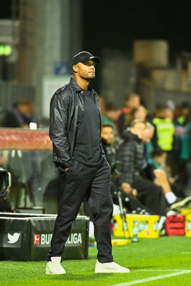 Vincent Kompany, hier beim 6:1 in Kiel...ampions-League-Deb&uuml;t als Trainer.  | Foto: Gregor Fischer/dpa