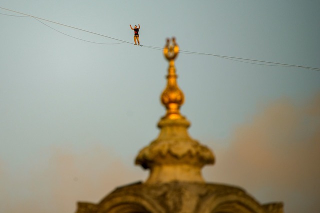 Eine spektakul&auml;re Leistung.  | Foto: Emrah Gurel/AP/dpa