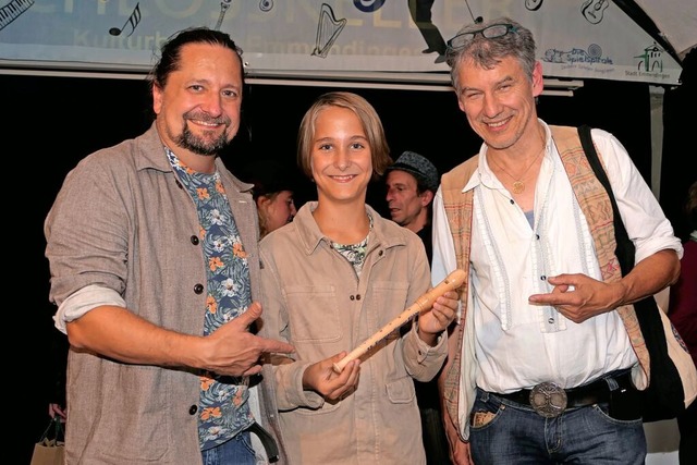 Markus Klohr und sein Sohn Lovis gewan... Rechts: Organisator Gnther Hoffmann.  | Foto: Dieter Erggelet