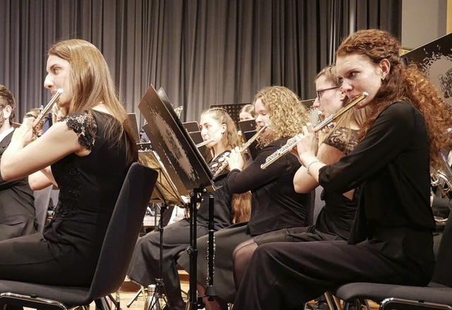 Das Verbandsjugendorchester Hochrhein ...eitung von Julian Gibbons  im Kursaal.  | Foto: Michael Gottstein