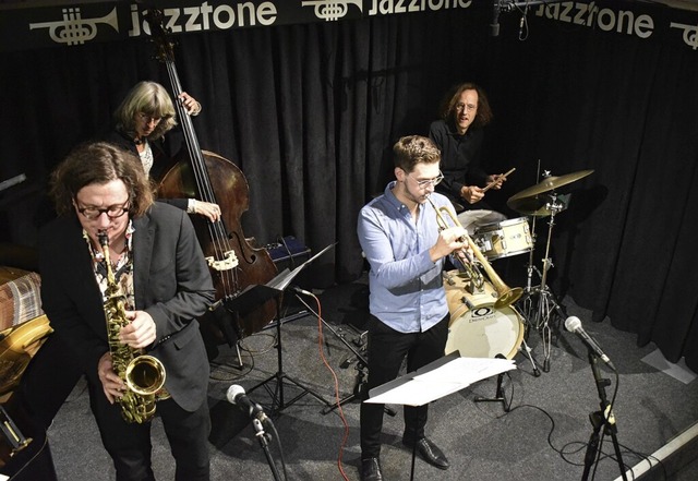 Magnus Mehl (von links), Karoline Hfl... Jazztone Stcke der Adderley-Brder.   | Foto: Thomas Loisl Mink