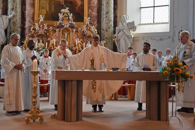 Zum Abschied von Jrgen Schindler: Dia...r Rmi Purzeau (am Altar, von links).   | Foto: Roland Vitt