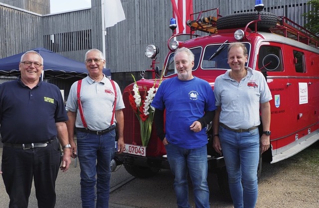 Klaus Lichtfuss, Joachim Bartusch, Tho...0-jhrigen Feuerwehroldtimer Tante Ju.  | Foto: Herbert Frey