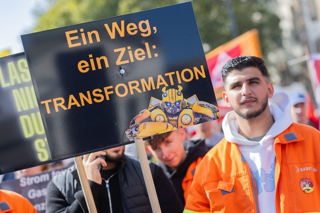 Die Bundesregierung sollte mit weitere...hlbundesl&auml;nder und die IG Metall.  | Foto: Rolf Vennenbernd/dpa