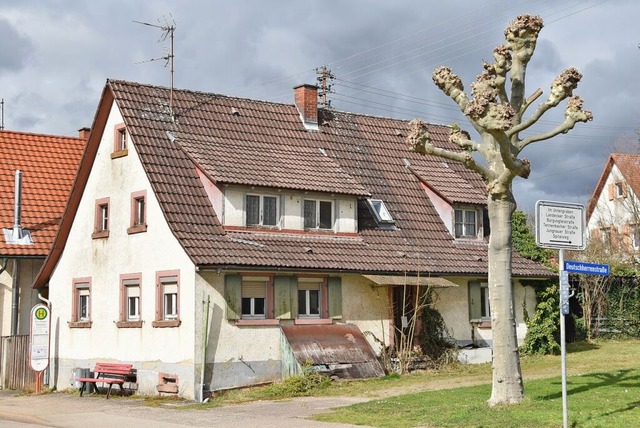 Lngst abgerissen: Das alte Haus Bisch...u einem Neubau kommt es vorerst nicht.  | Foto: Sebastian Krger