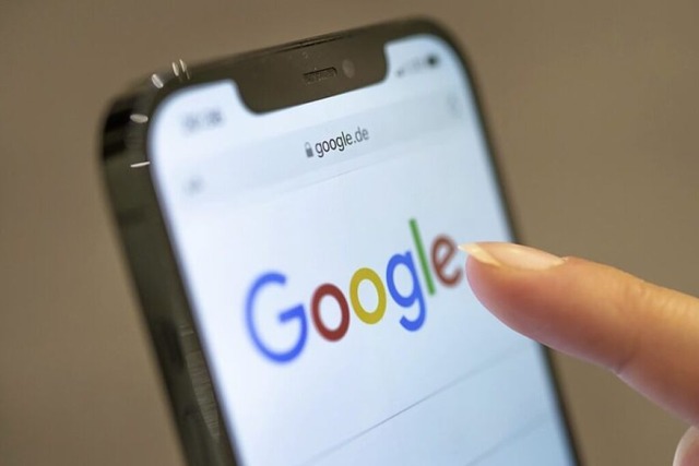 Die Suchmaschine Google verlinkt nun a...on Webseiten.<Bildquelle></Bildquelle>  | Foto: Mohssen Assanimoghaddam (dpa)