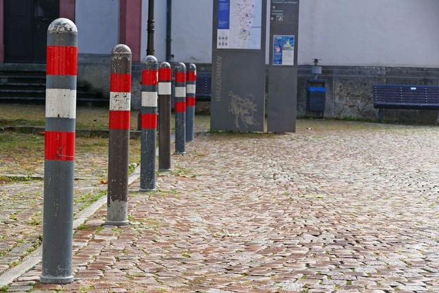 Sechs Poller stehen bereits auf dem Mnsterplatz in Bad Sckingen.  | Foto: Lukas Mller