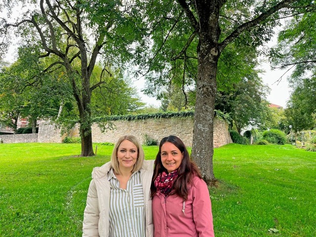 Melissa Hegar (links) und Carmen Reich... Spielplatz am Japanischen Garten ein.  | Foto: Lina Boegel