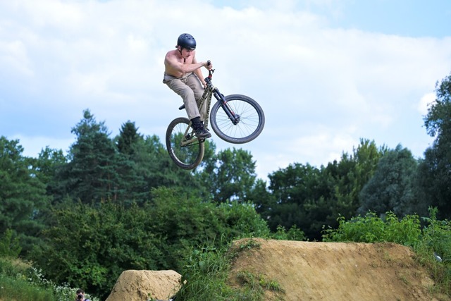 Dirtparks sind speziell angelegte Stre...em Fahrrad Tricks gebt werden knnen.  | Foto: Andreas Otterbach