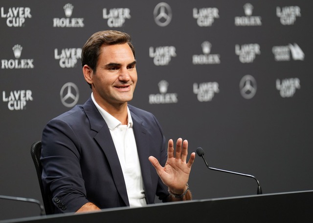 Roger Federer beschreibt das Spiel von...sprofi Alexander Zverev als zu passiv.  | Foto: James Manning/PA Wire/dpa