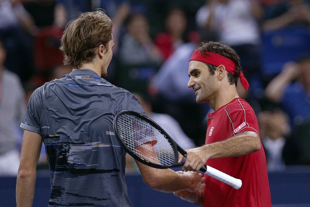 2019 trafen Alexander Zverev und Roger... Shanghai zum letzten Mal aufeinander.  | Foto: Andy Wong/AP/dpa