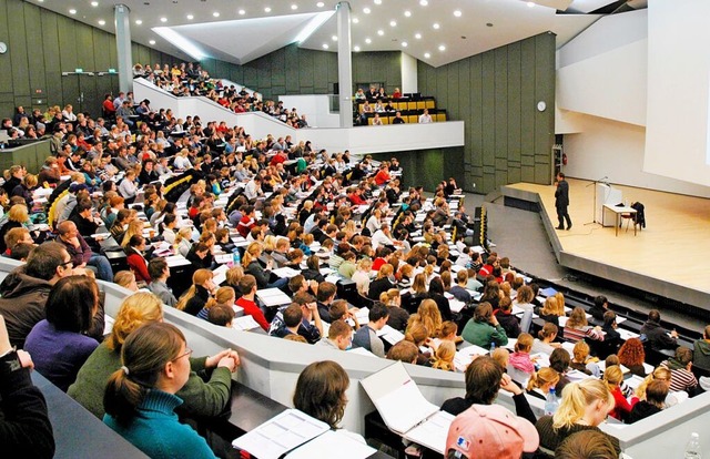 Uni, Fachhochschule oder ...  | Foto: Horst_Pfeiffer (dpa)