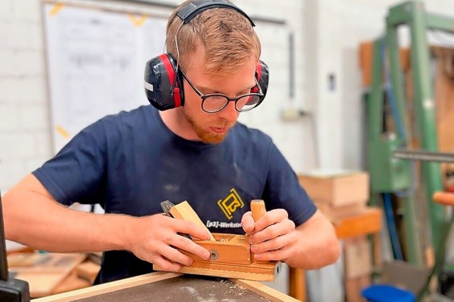 Jan Maxeiner schtzt die Vielseitigkeit bei der Ausbildung zum Schreiner.  | Foto: p3 Werkstatt