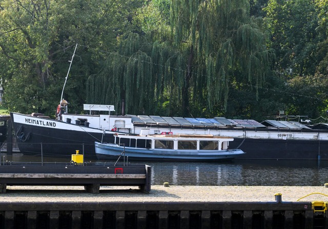 Ein Teil der Metallkonstruktion, die d...uristenboot. <Bildquelle></Bildquelle>  | Foto: Jens Kalaene (dpa)