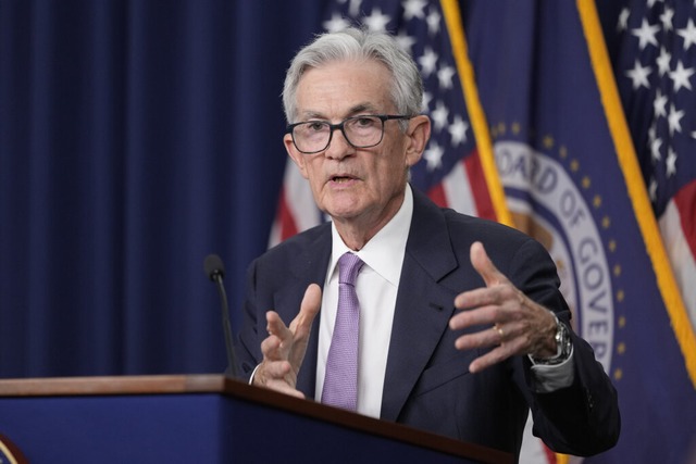 Jerome Powell, Chef der US-Notenbank, ...essekonferenz bei der Federal Reserve.  | Foto: Ben Curtis (dpa)