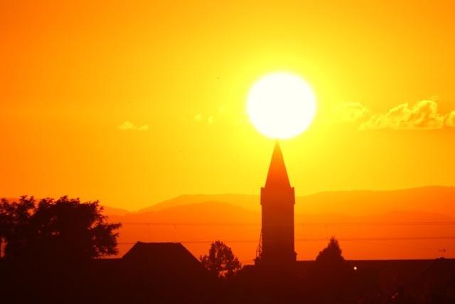 Sonne auf der Kirchturmspitze bei Tunsel