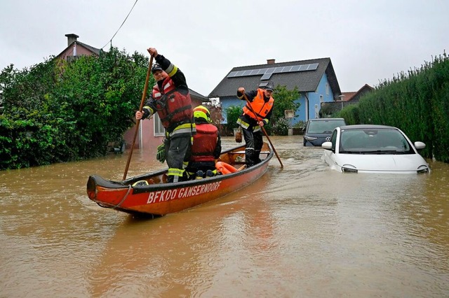 Tagelange Regenflle sorgen fr Hochwasser in sterreich.  | Foto: Helmut Fohringer (dpa)