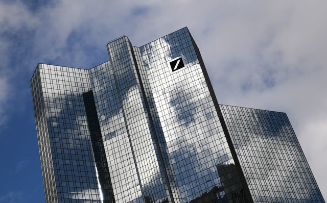 Die Deutsche Bank beruft einen neuen C...en Kunden in Deutschland. (Archivbild)  | Foto: Arne Dedert/dpa