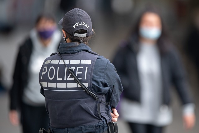 Der Staat versucht, die Gef&auml;hrder im Blick zu behalten. (Symbolbild)  | Foto: Sebastian Gollnow/dpa